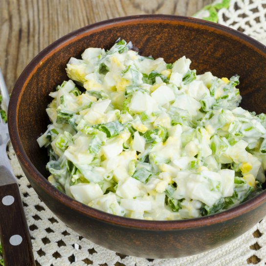 Яєчний салат під кисломолочним соусом