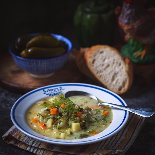 Польський суп із солоними огірками