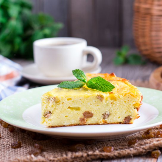 Нутовая запеканка с кешью и изюмом