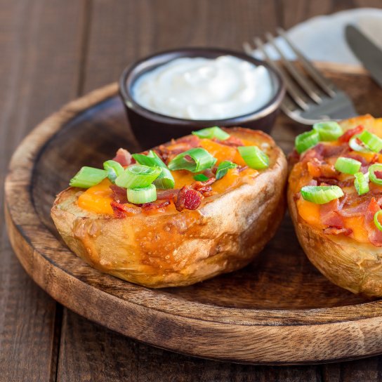 Картопляні човники з сиром і беконом