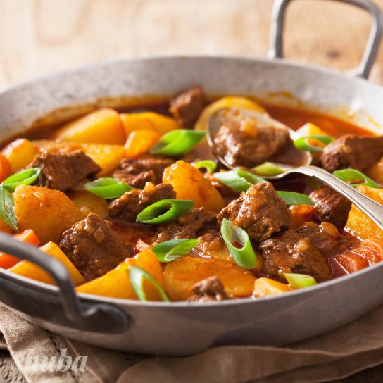 Рагу наварен с молодыми овощами