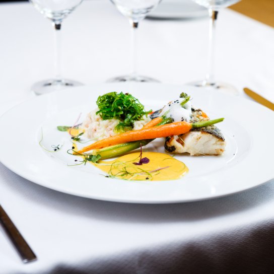 Лимонна тріска з рисом і шпинатом