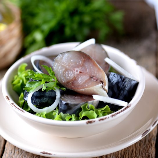 Слабосолона скумбрія