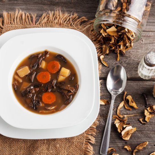 Грибна юшка з овочами