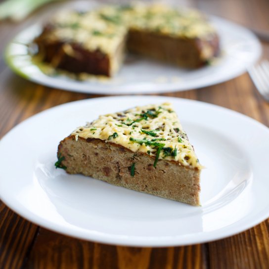 Заливний пиріг з курячою печінкою