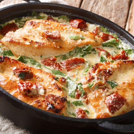 Курка у вершково-сирному соусі