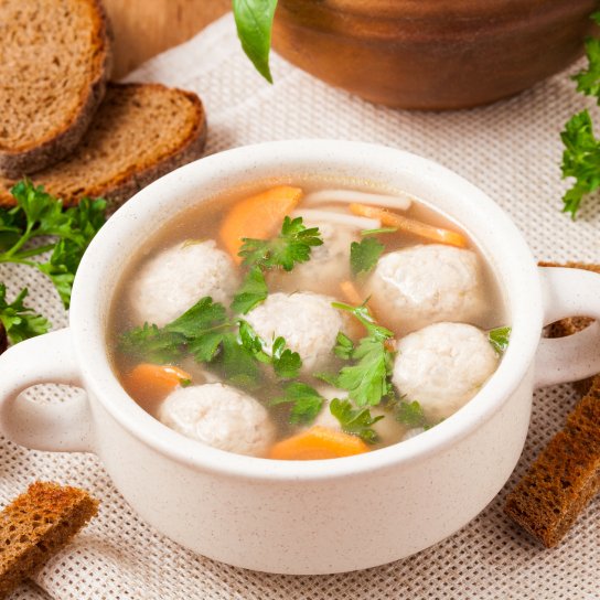 Суп з фрикадельками та вермішеллю
