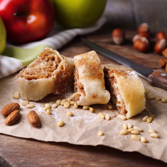 Яблучний штрудель з лаваша