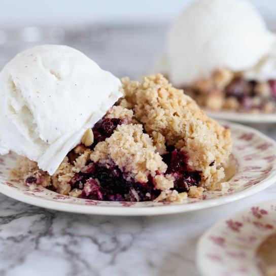 Коблер з ягодами