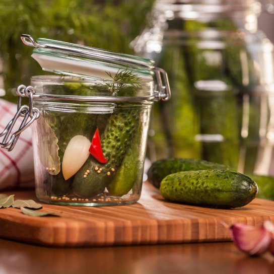 Малосольні огірки із солодким перцем
