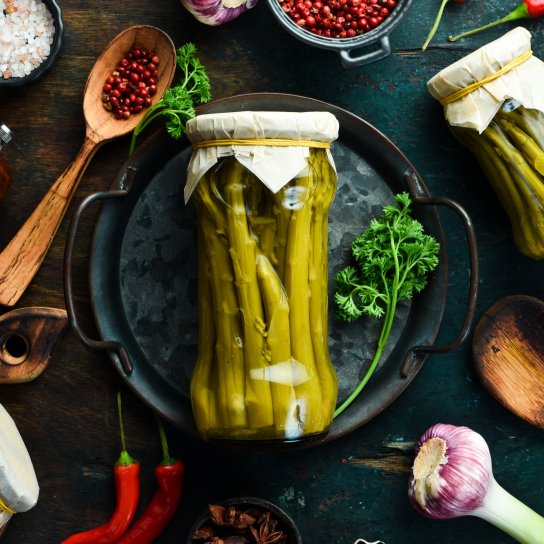 Гостра маринована спаржа