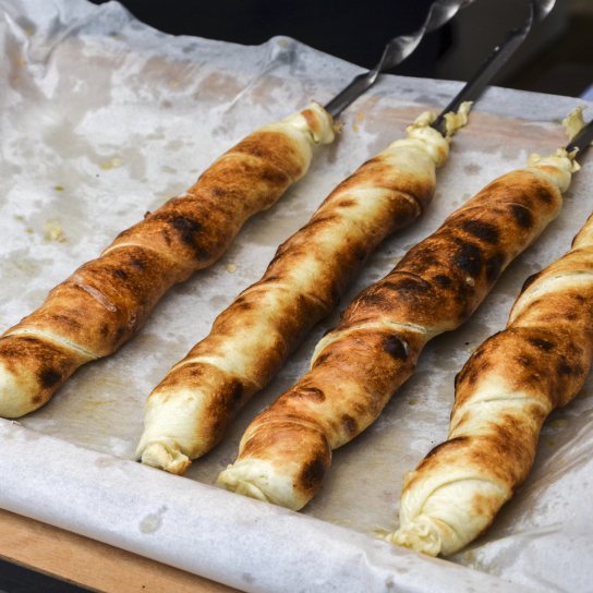 Сир у тісті на мангалі