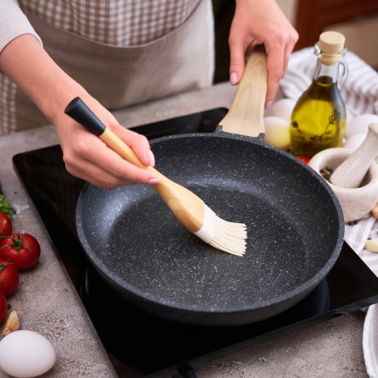Як смажити на сковороді, до якої все прилипає