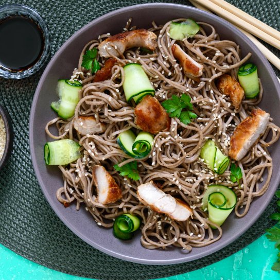 Локшина соба із соусом песто