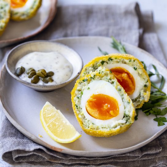 Яйця в сирній паніровці