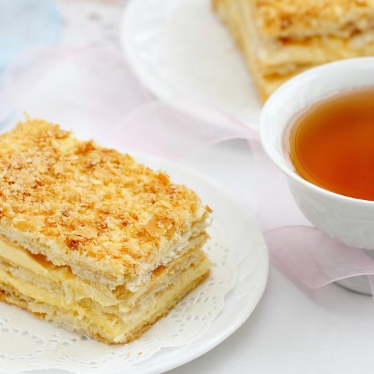 Сирний пиріг з яблуками та манкою