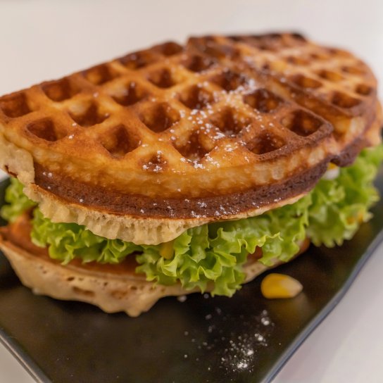 Бургер з курячих вафель