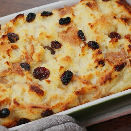 Пудинг з булки з родзинками