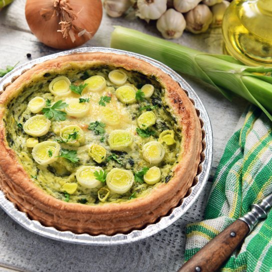 Кіш з цибулею-порей з фетою