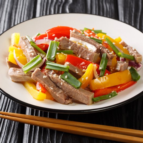 Теплий азійський салат з яловичиною