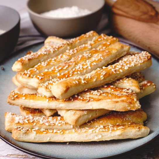 Хлібні палички з сиром і цибулею