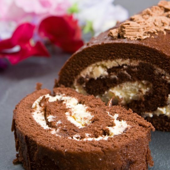 Шоколадний рулет з кремом від Дарії Цвєк