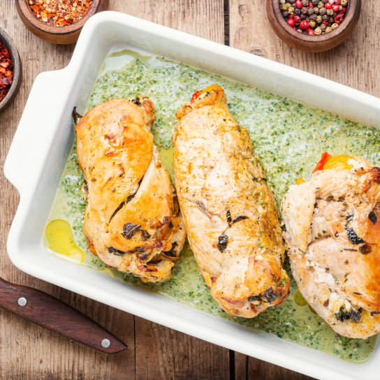 Фаршироване куряче філе у соусі