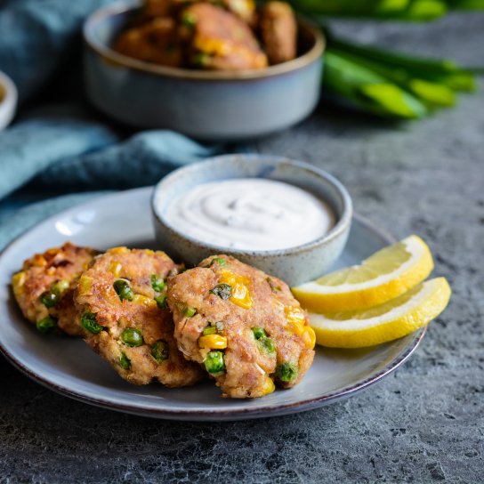 Рибні котлети на тарілці