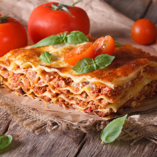Лазанья з помідорами та фаршем