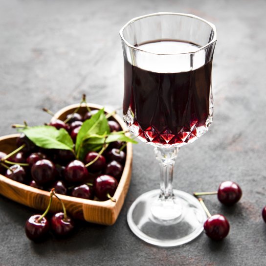 Наливка з черешні