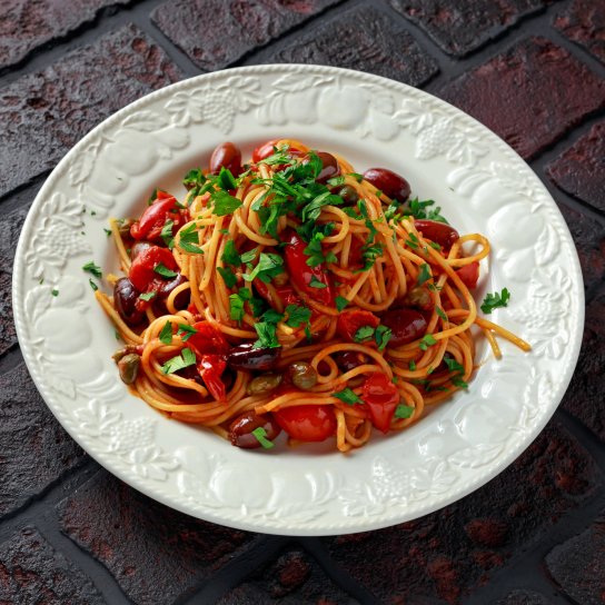 Паста путанеска з консервованими томатами