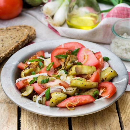 Теплий салат з баклажанами