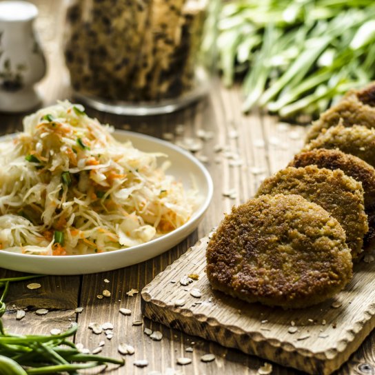 Капустяні котлети з шинкою і картоплею