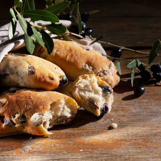 Хлібні палички з оливками