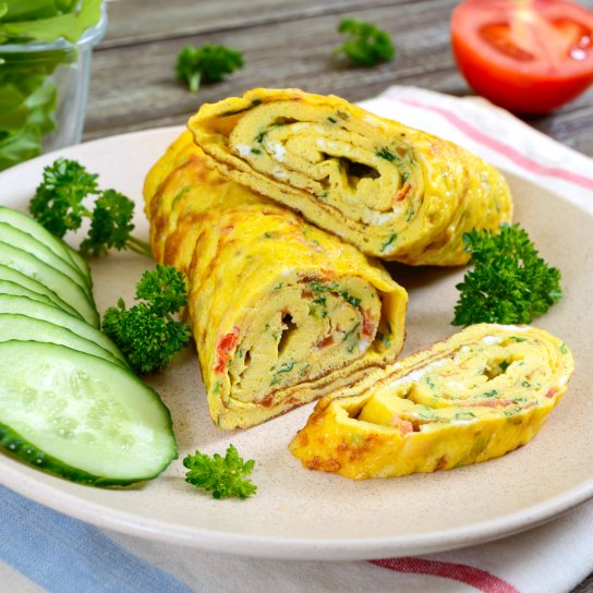 Яєчний рол з сирною начинкою