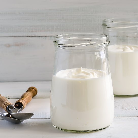 Дві банки сметани