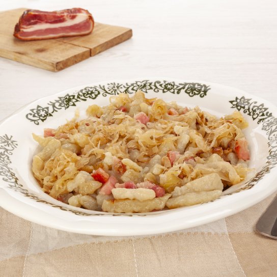 Кльоцки з квашеною капустою і беконом