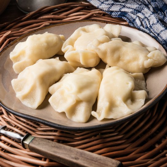 Вареники з яблуками і корицею