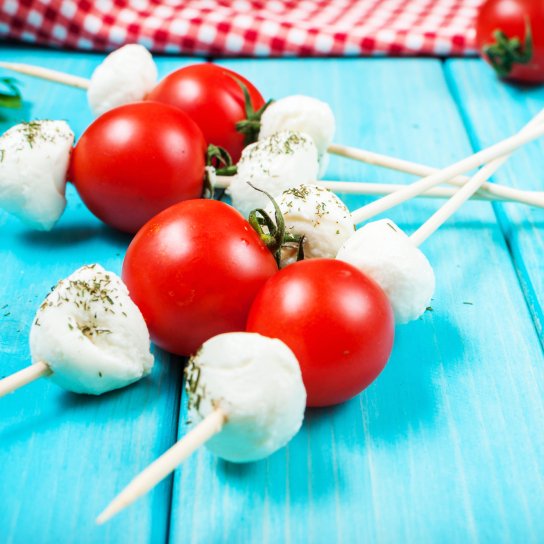 чері з фетою на шпажках