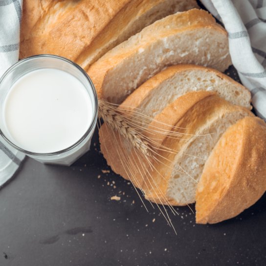 Хліб і молоко для шкіри