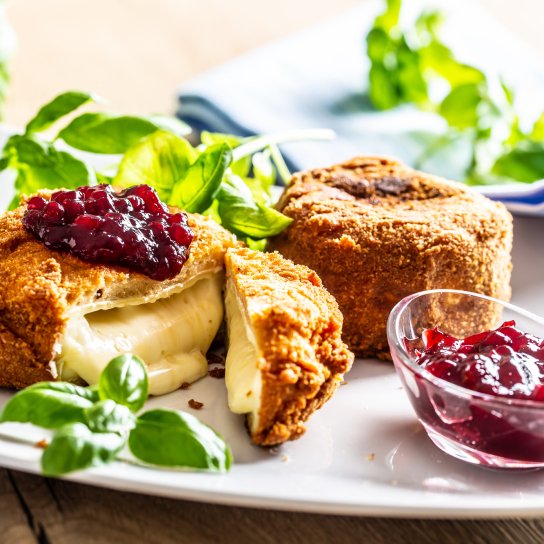 запечений брі з варенням