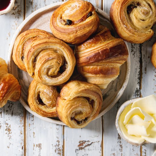 Булочки-круасани з корицею і глазур'ю