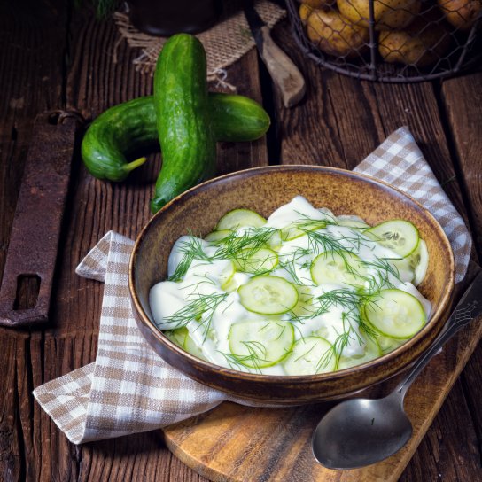 Салат з огірком і сметаною