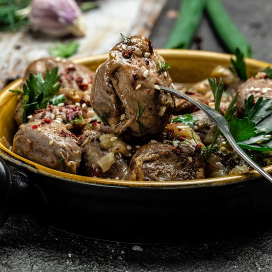 Тушкована капуста з грибами і шлуночками