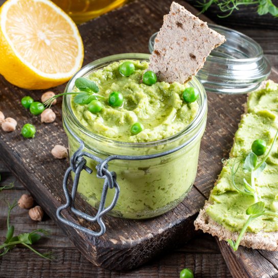 Хумус із зеленого горошку