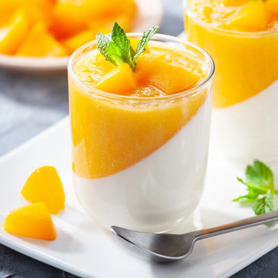 Бюджетний десерт з консервованими персиками