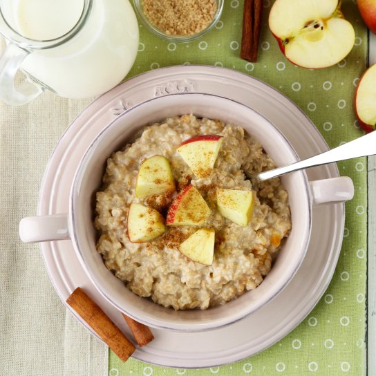 Вівсянка з яблуком і спеціями