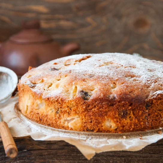 Простий пиріг з родзинками в духовці