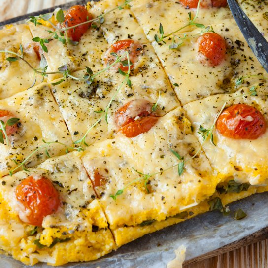 Запіканка з поленти з креветками і овочами