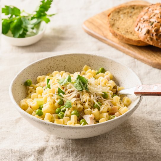 макарони із зеленим горошком